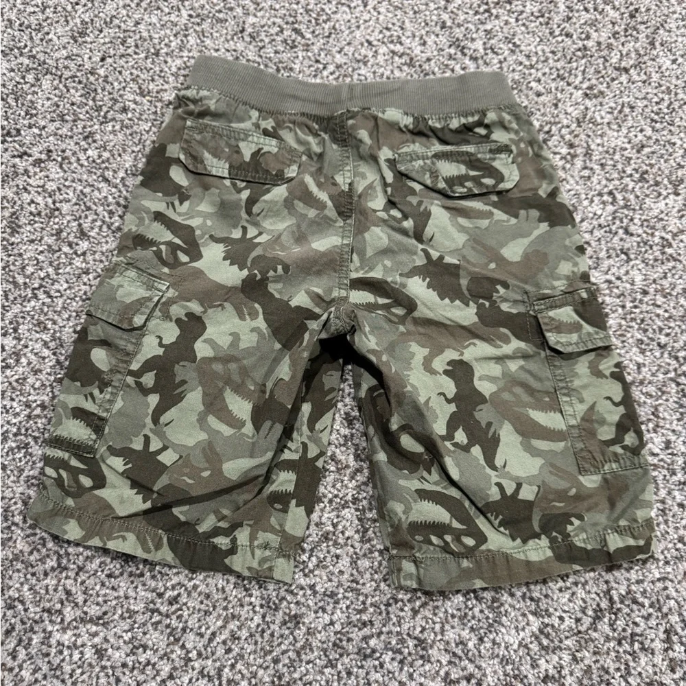 New without tags. Carters Dino print shorts size 8